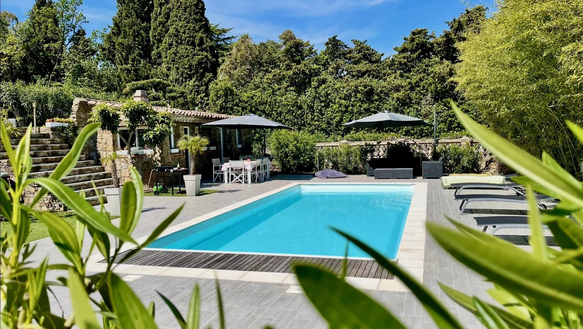 Saint-Tropez, Provence-Alpes-Côte d’Azur, 83990, FR, 3 Bedrooms Bedrooms, ,1 BathroomBathrooms,Residential,For Sale,1950862