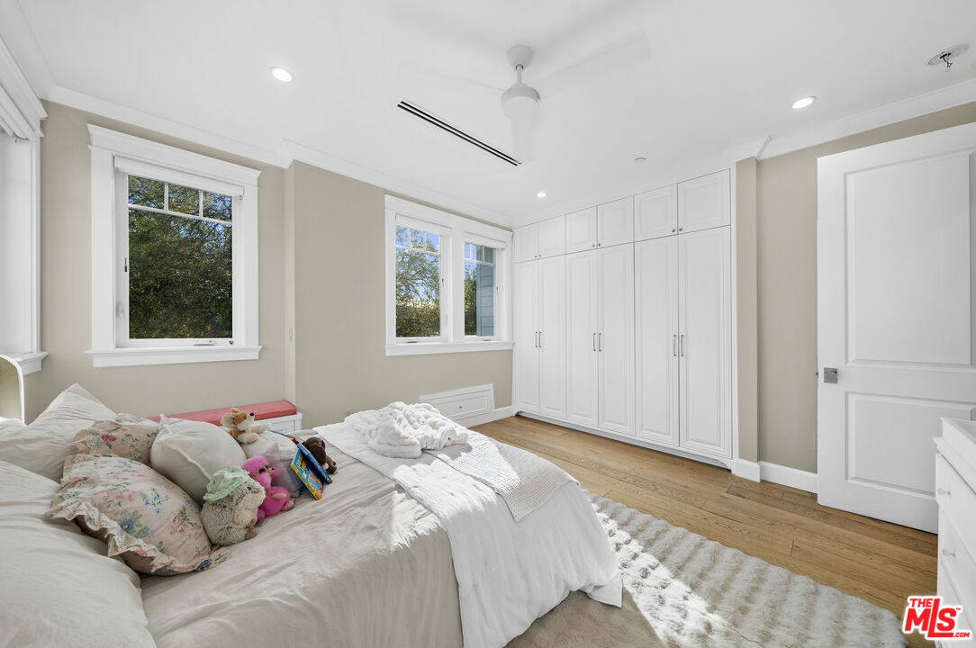 Valley Village, California, 91607, United States, 7 Bedrooms Bedrooms, ,8 BathroomsBathrooms,Residential,For Sale,1997303