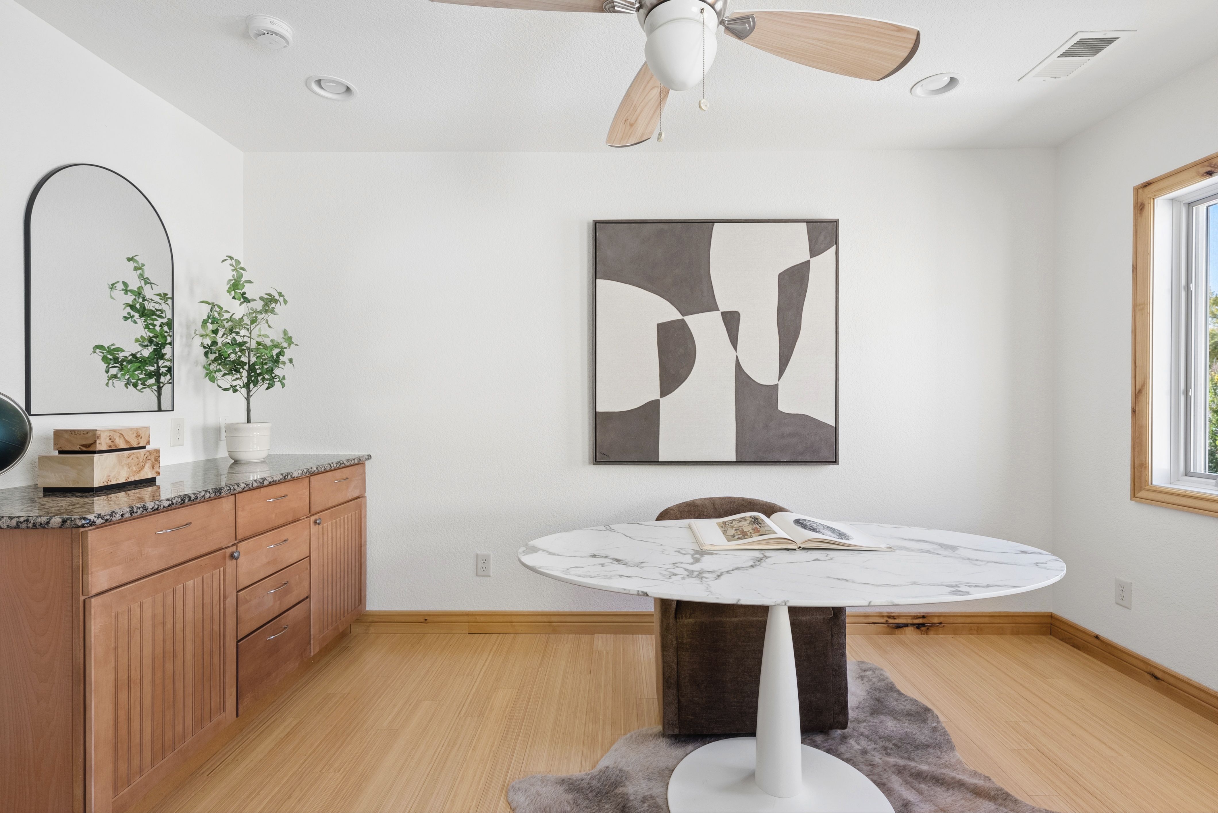  2895 S Cook Street  Finished Walkout Home - 物件實景