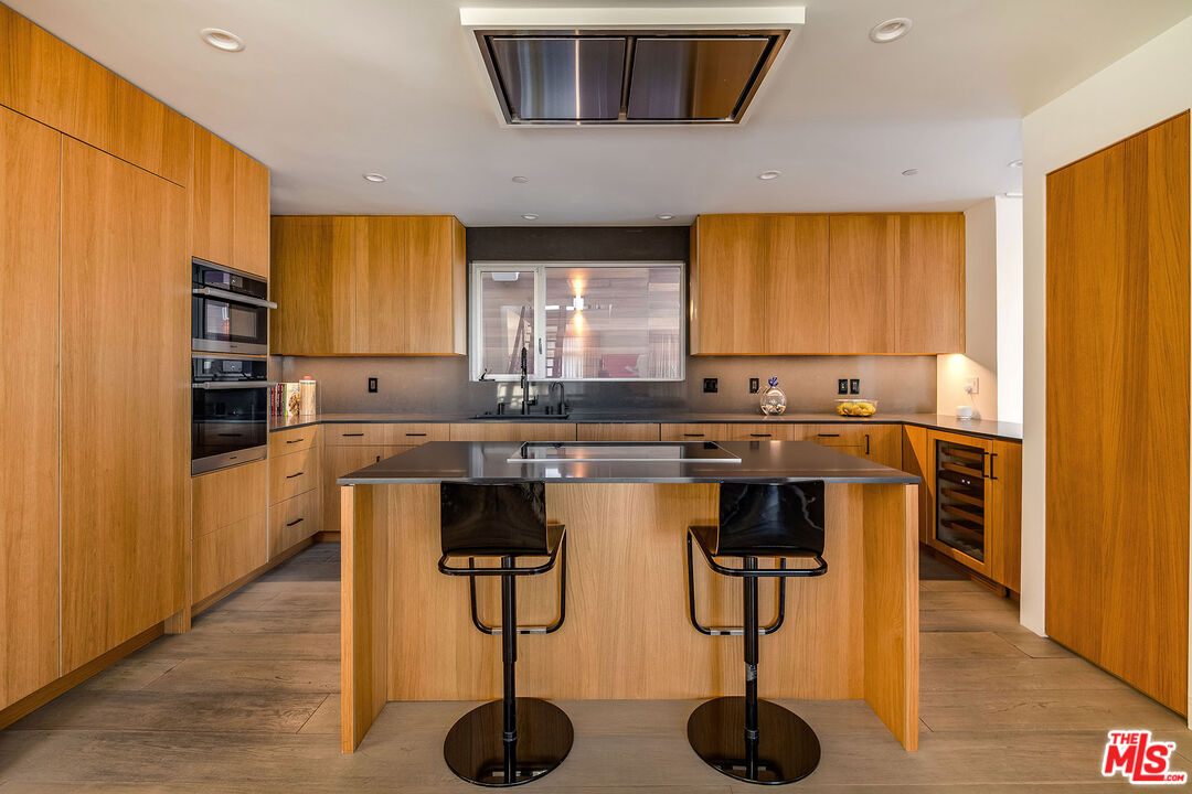 Los Angeles, California, 90069, United States, 4 Bedrooms Bedrooms, ,5 BathroomsBathrooms,Residential,For Sale,1759770