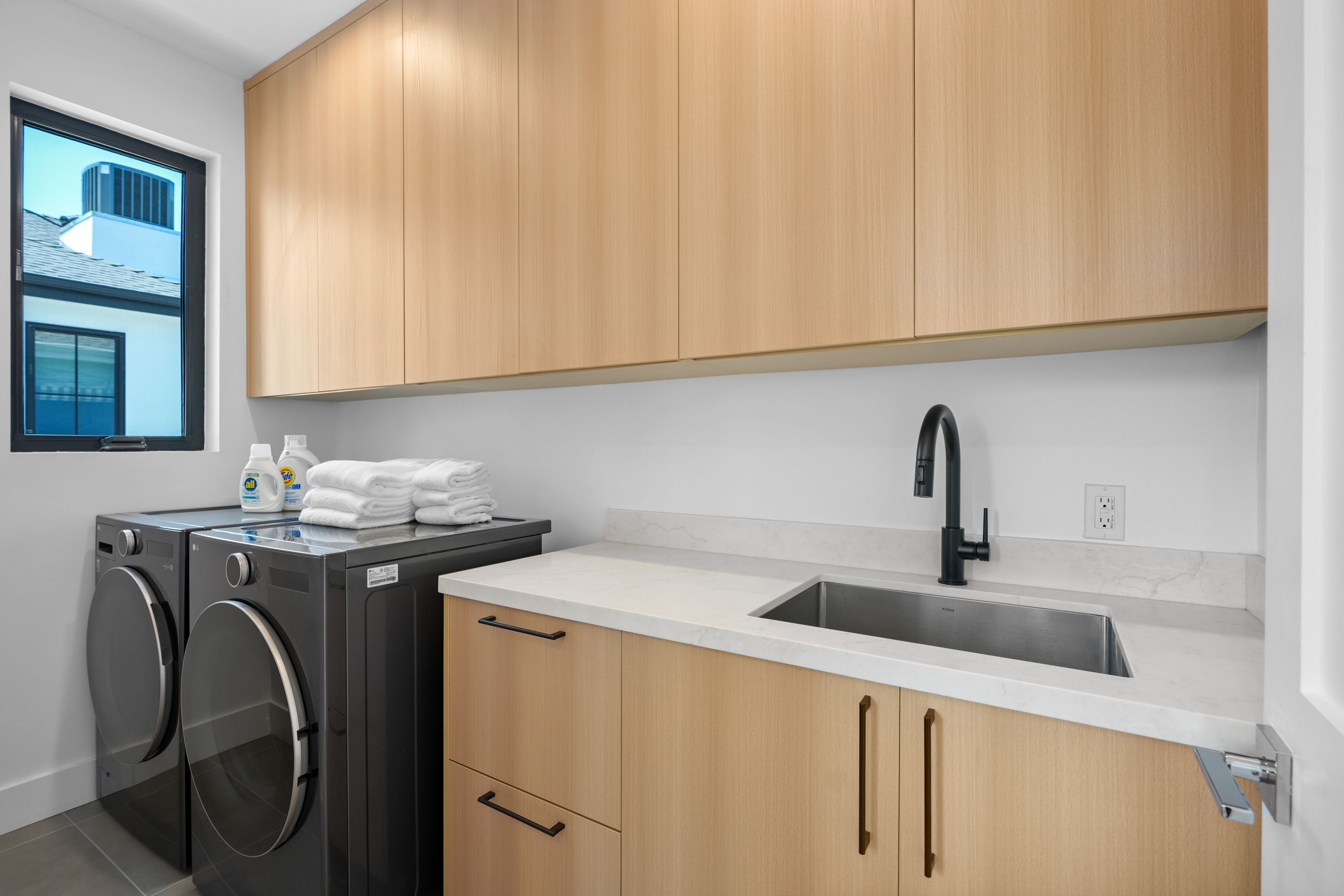  12341 Addison Street - 物件實景