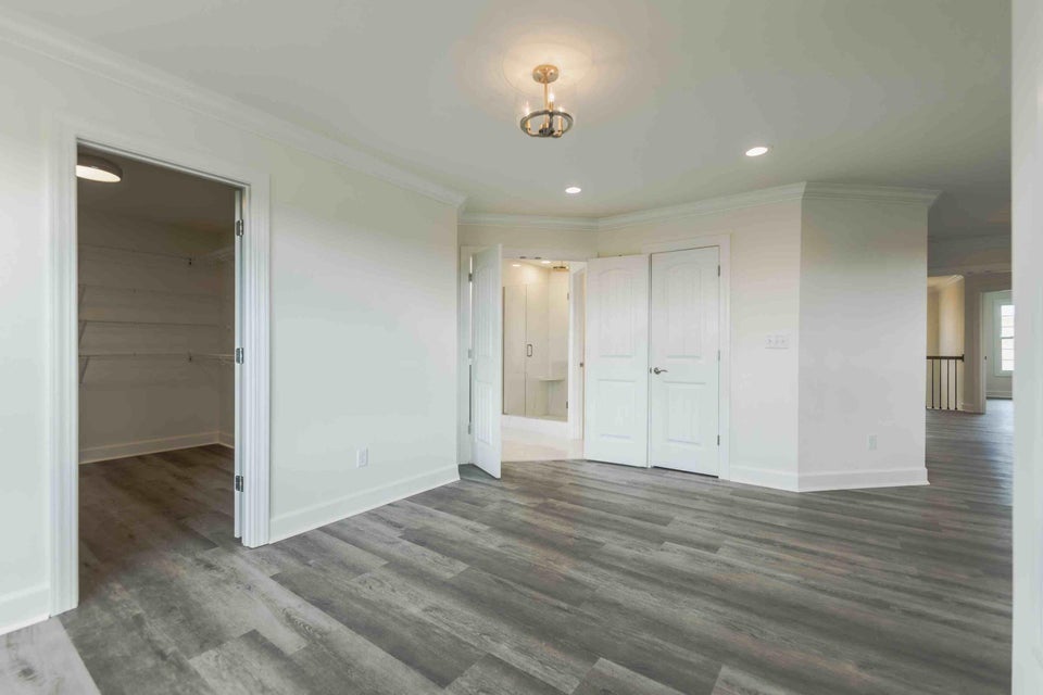 Richmond, Kentucky, 40475, United States, 5 Bedrooms Bedrooms, ,5 BathroomsBathrooms,Residential,For Sale,1881286