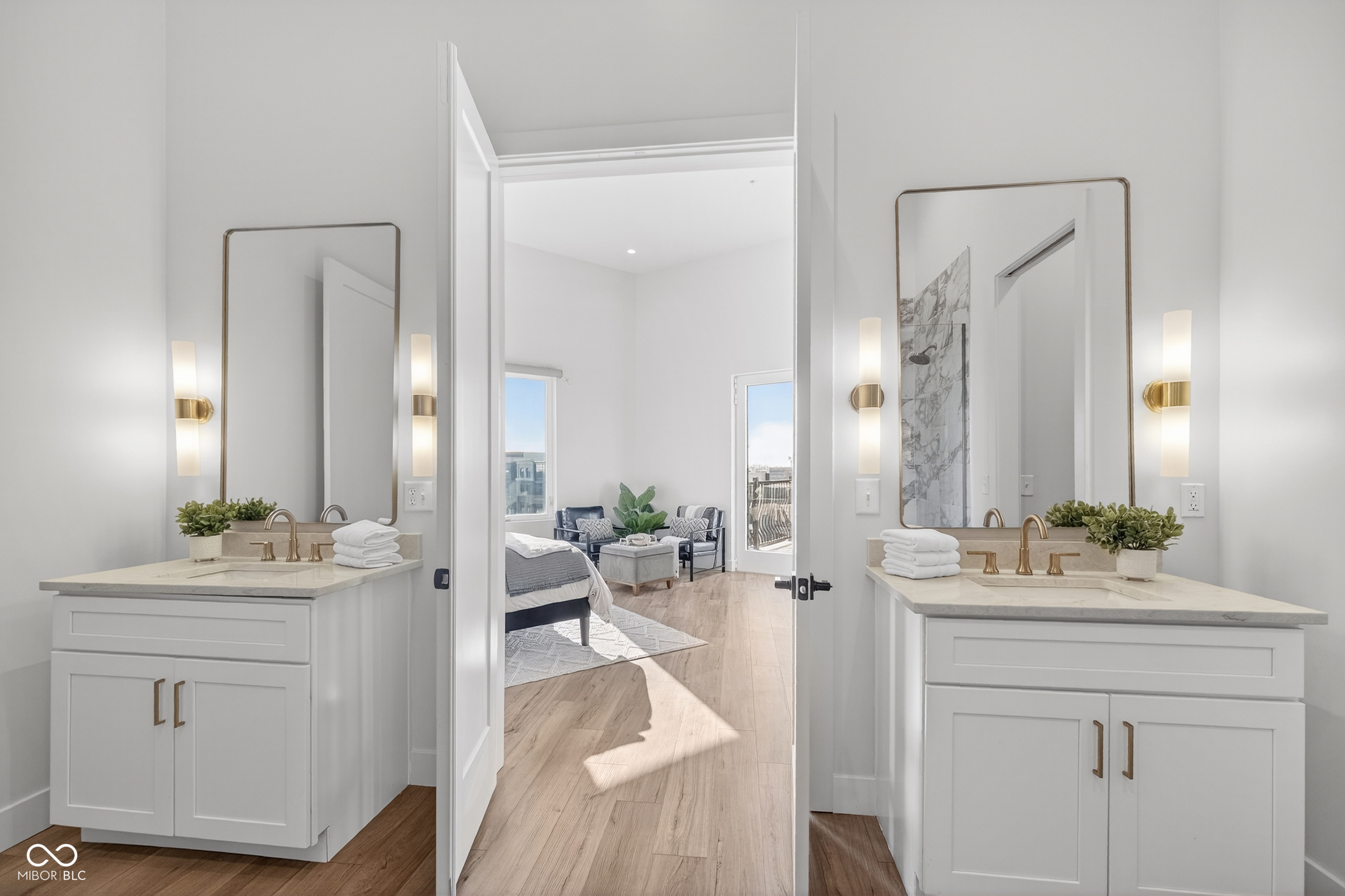 Carmel, Indiana, 46032, United States, 2 Bedrooms Bedrooms, ,3 BathroomsBathrooms,Residential,For Sale,1981116