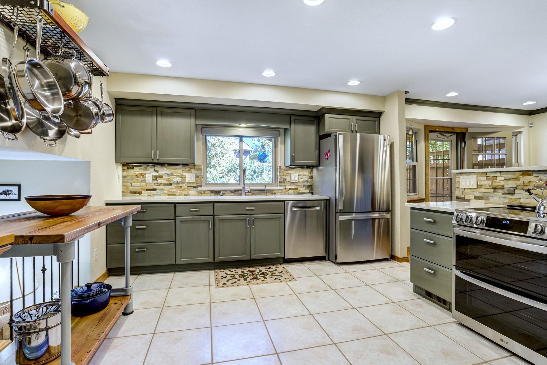  Impeccably Maintained Craftsman Retreat on a Quiet Cul-de-Sac - 物件實景