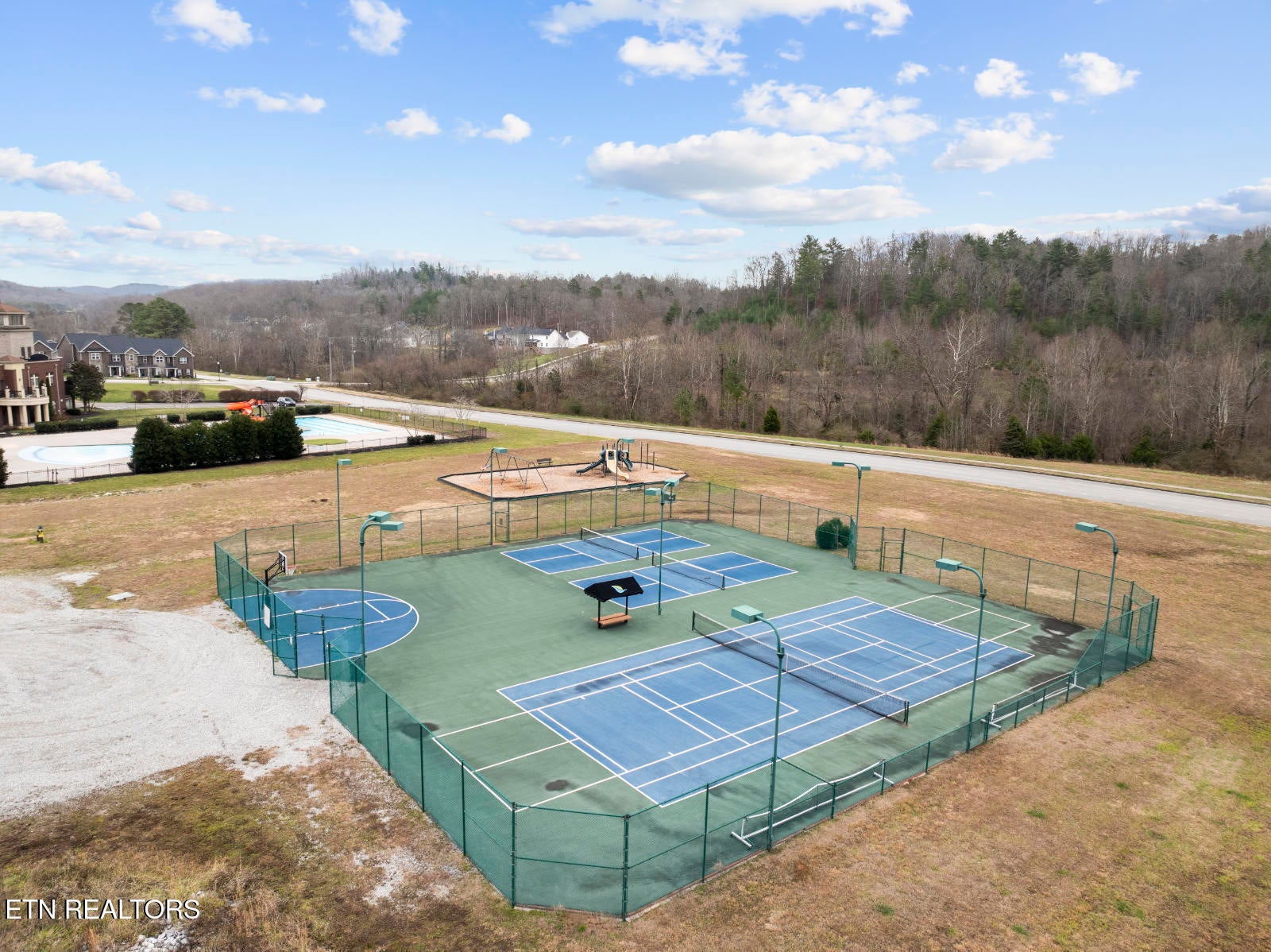 Oak Ridge, Tennessee, 37830, United States, 4 Bedrooms Bedrooms, ,3 BathroomsBathrooms,Residential,For Sale,2003025