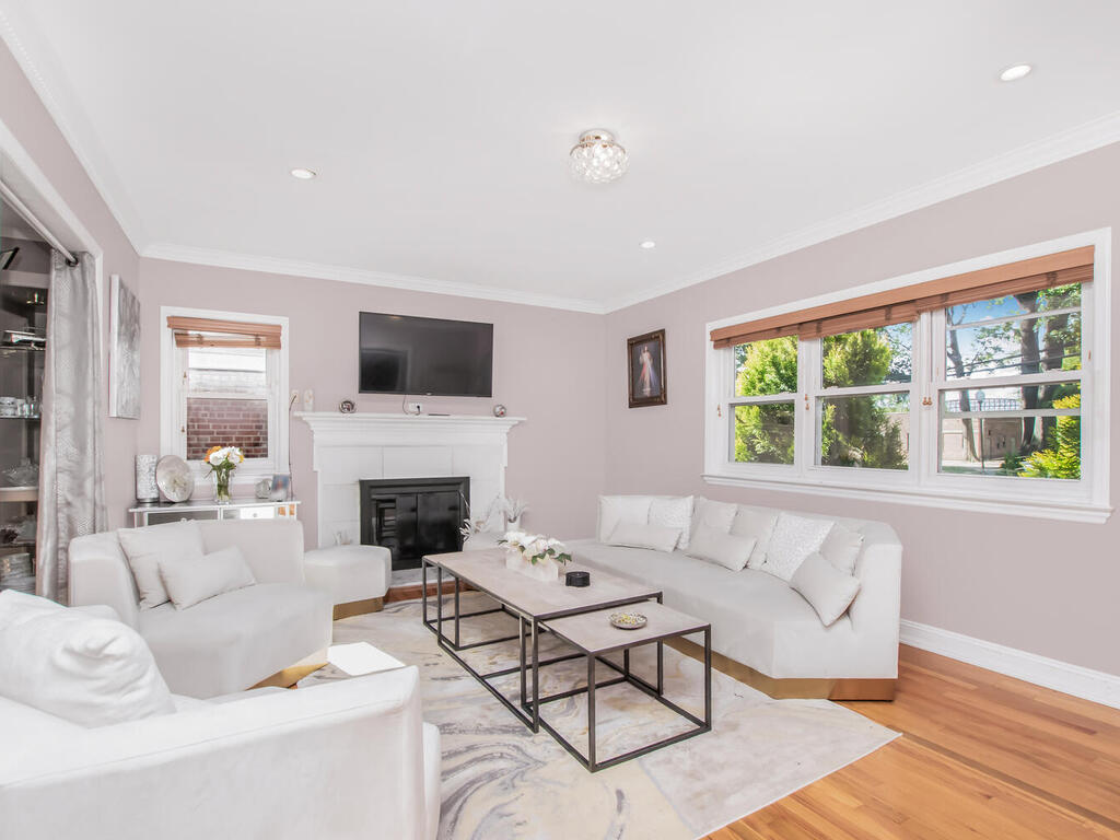 Yonkers, New York, 10704, United States, 4 Bedrooms Bedrooms, ,4 BathroomsBathrooms,Residential,For Sale,1977850