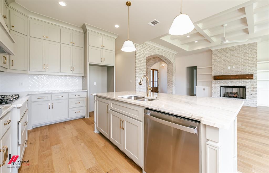 Shreveport, Louisiana, 71106, United States, 5 Bedrooms Bedrooms, ,4 BathroomsBathrooms,Residential,For Sale,1890779