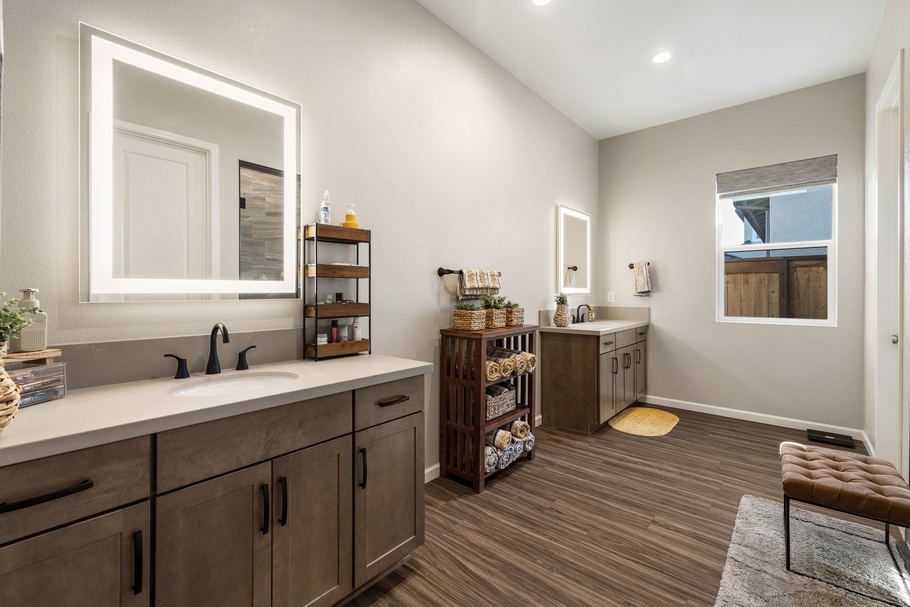  Multi-Gen Living. Mountain Views. A Backyard That