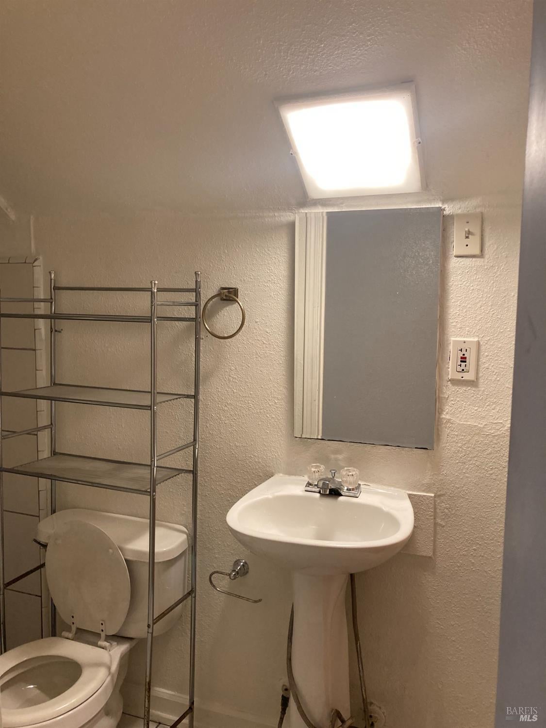 Ukiah, California, 95482, United States, 8 Bedrooms Bedrooms, ,4 BathroomsBathrooms,Residential,For Sale,1995478