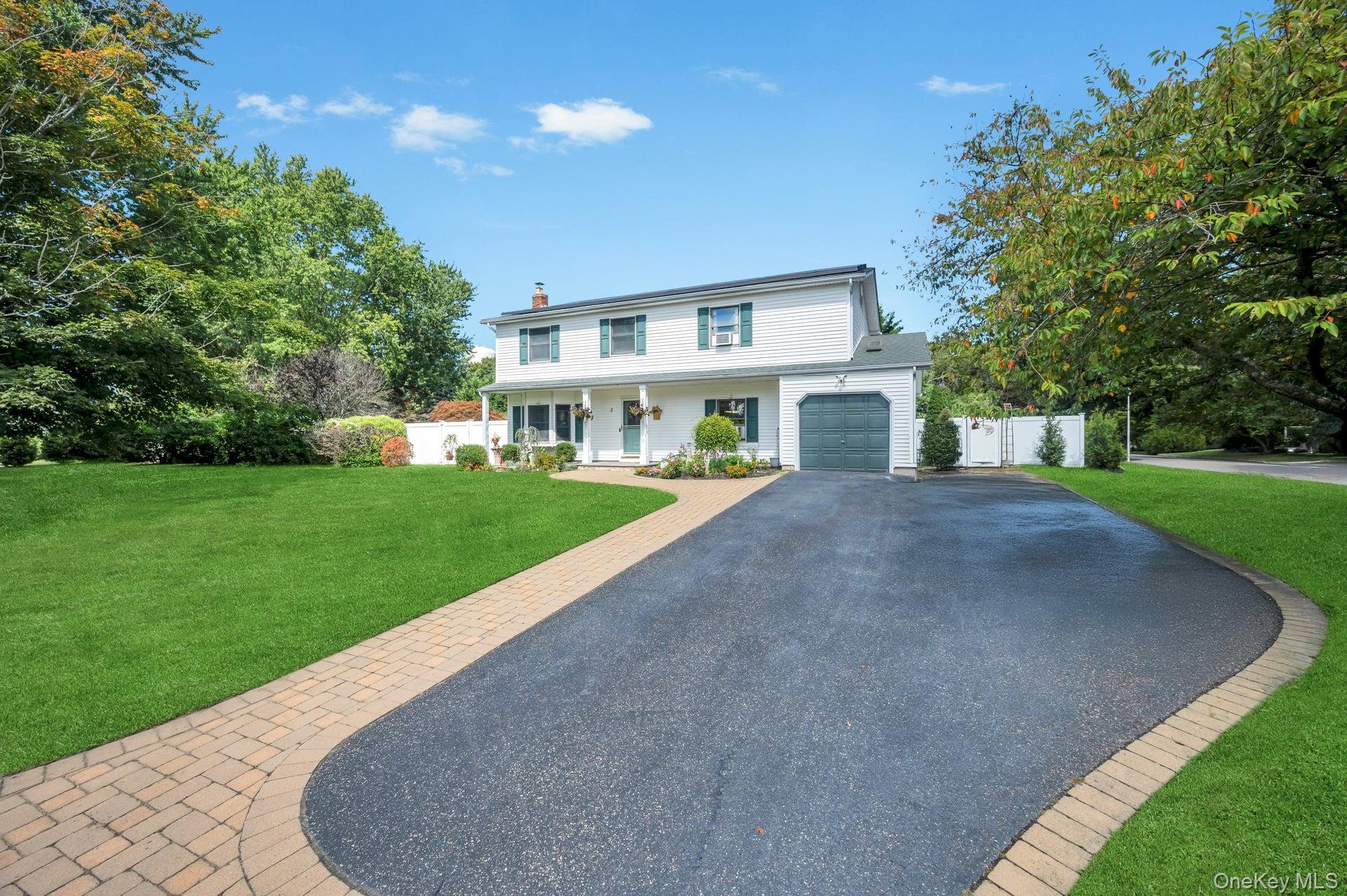 Port Jefferson Station, New York, 11776, United States, 4 Bedrooms Bedrooms, ,3 BathroomsBathrooms,Residential,For Sale,1941704