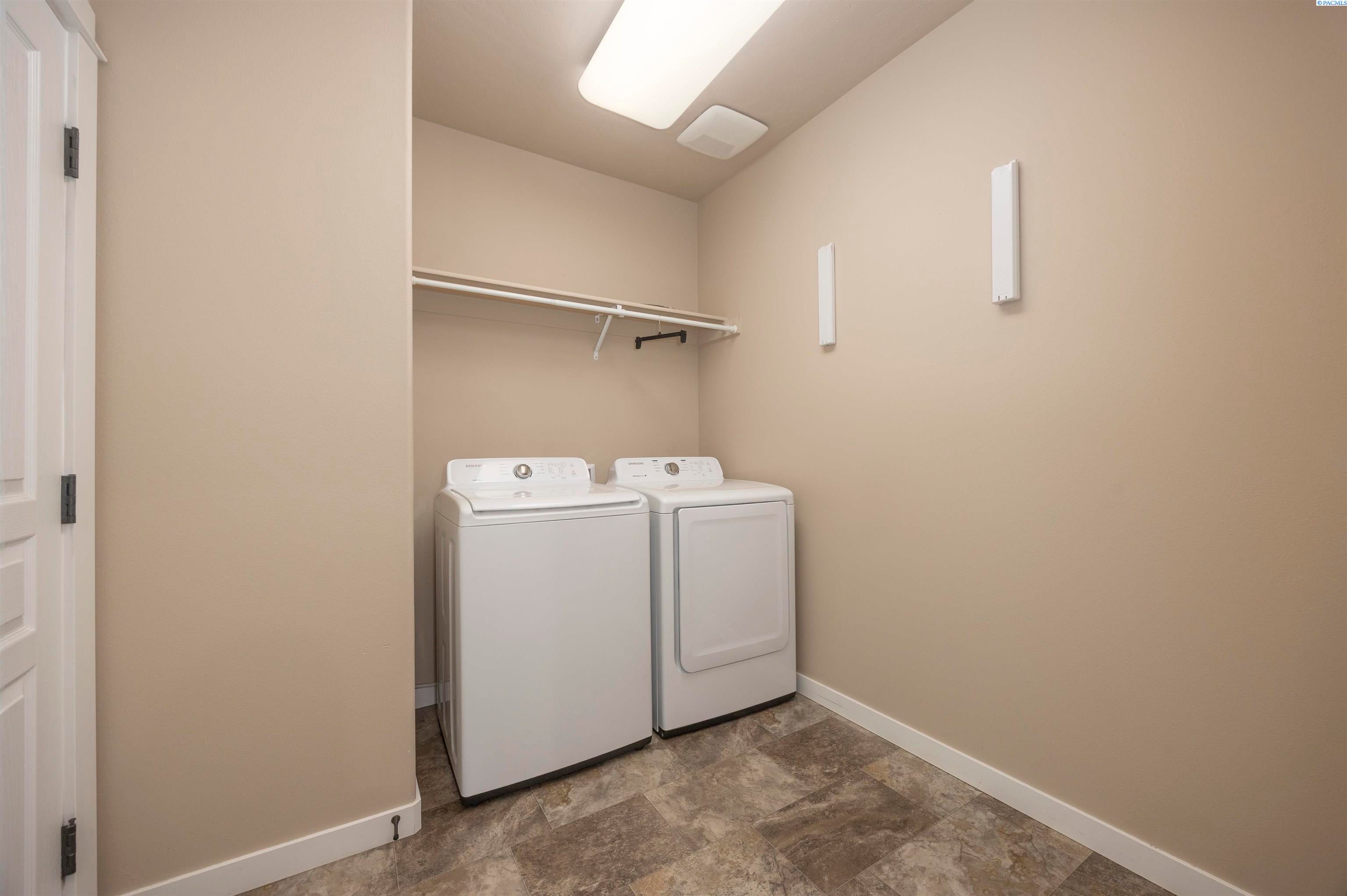 Richland, Washington, 99354, United States, 4 Bedrooms Bedrooms, ,2 BathroomsBathrooms,Residential,For Sale,1981537