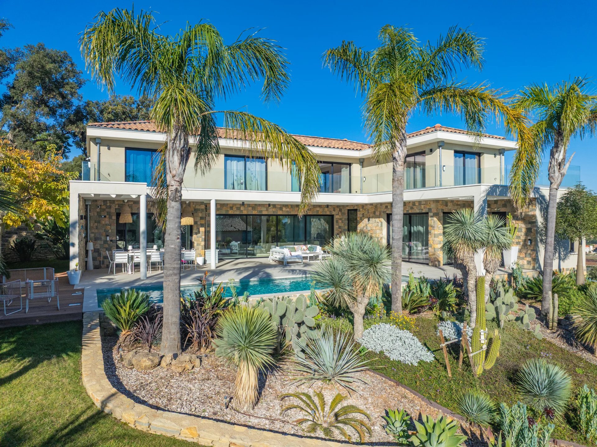 Carqueiranne, Provence-Alpes-Côte d’Azur, 83320, FR, 4 Bedrooms Bedrooms, ,3 BathroomsBathrooms,Residential,For Sale,2000914