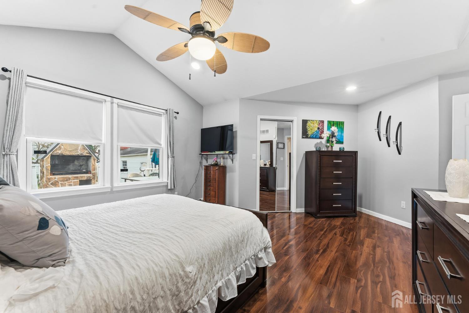 Dunellen, New Jersey, 08812, United States, 3 Bedrooms Bedrooms, ,2 BathroomsBathrooms,Residential,For Sale,1991582