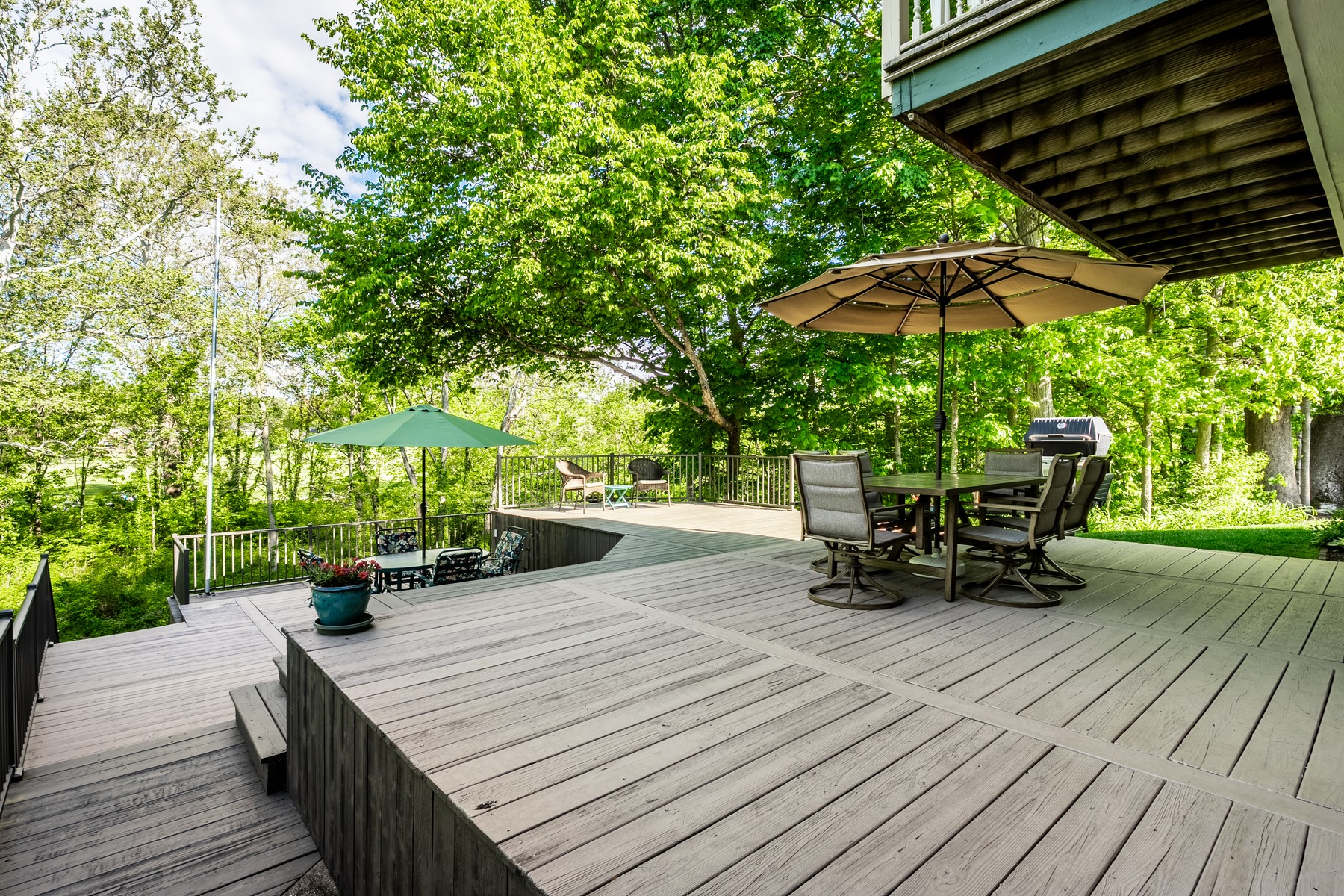  Exceptional Four Bedroom Home Set Along a Winding Creek - 物件實景