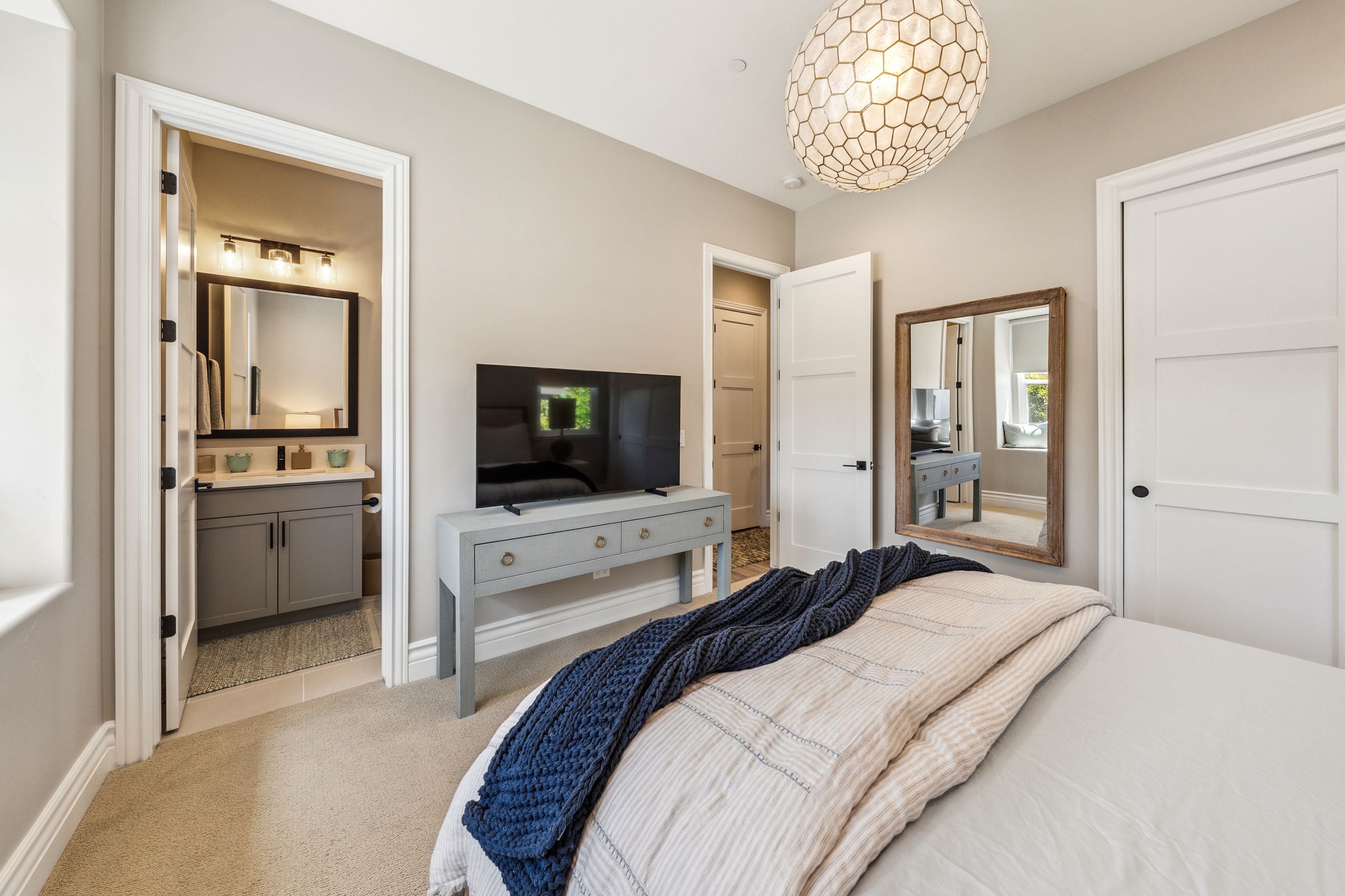  3007 Bluffs Drive - 物件實景