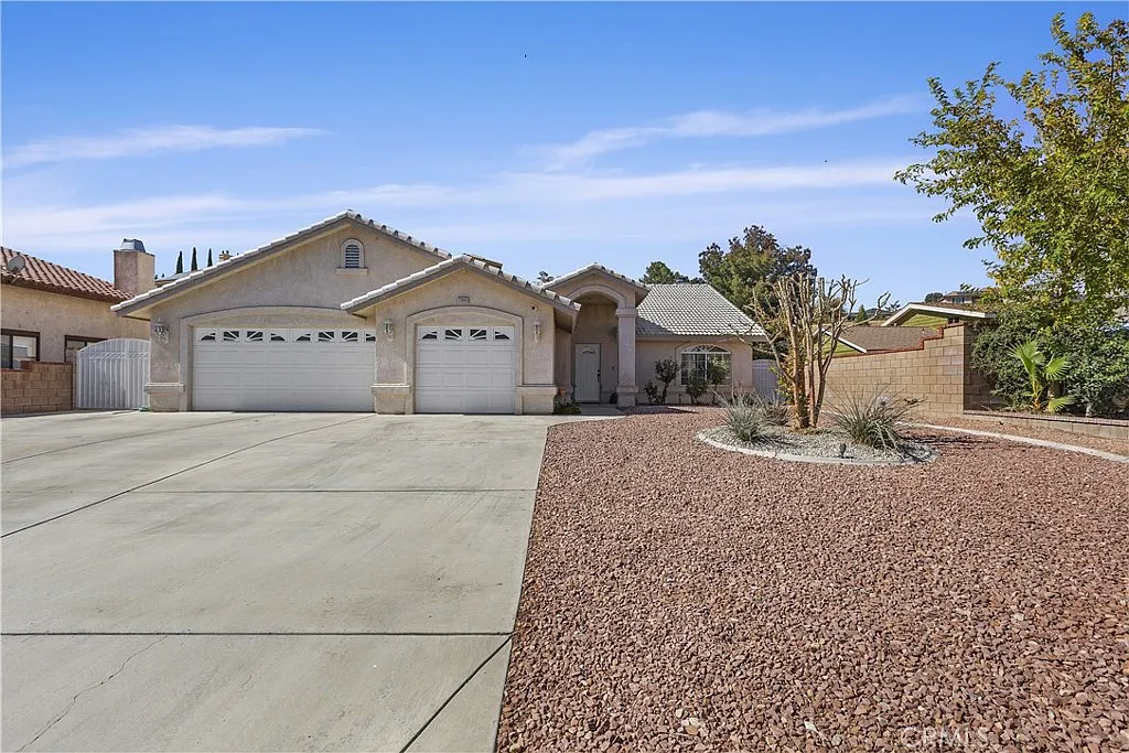 Victorvile, California, 92395, United States, 4 Bedrooms Bedrooms, ,2 BathroomsBathrooms,Residential,For Sale,1978607