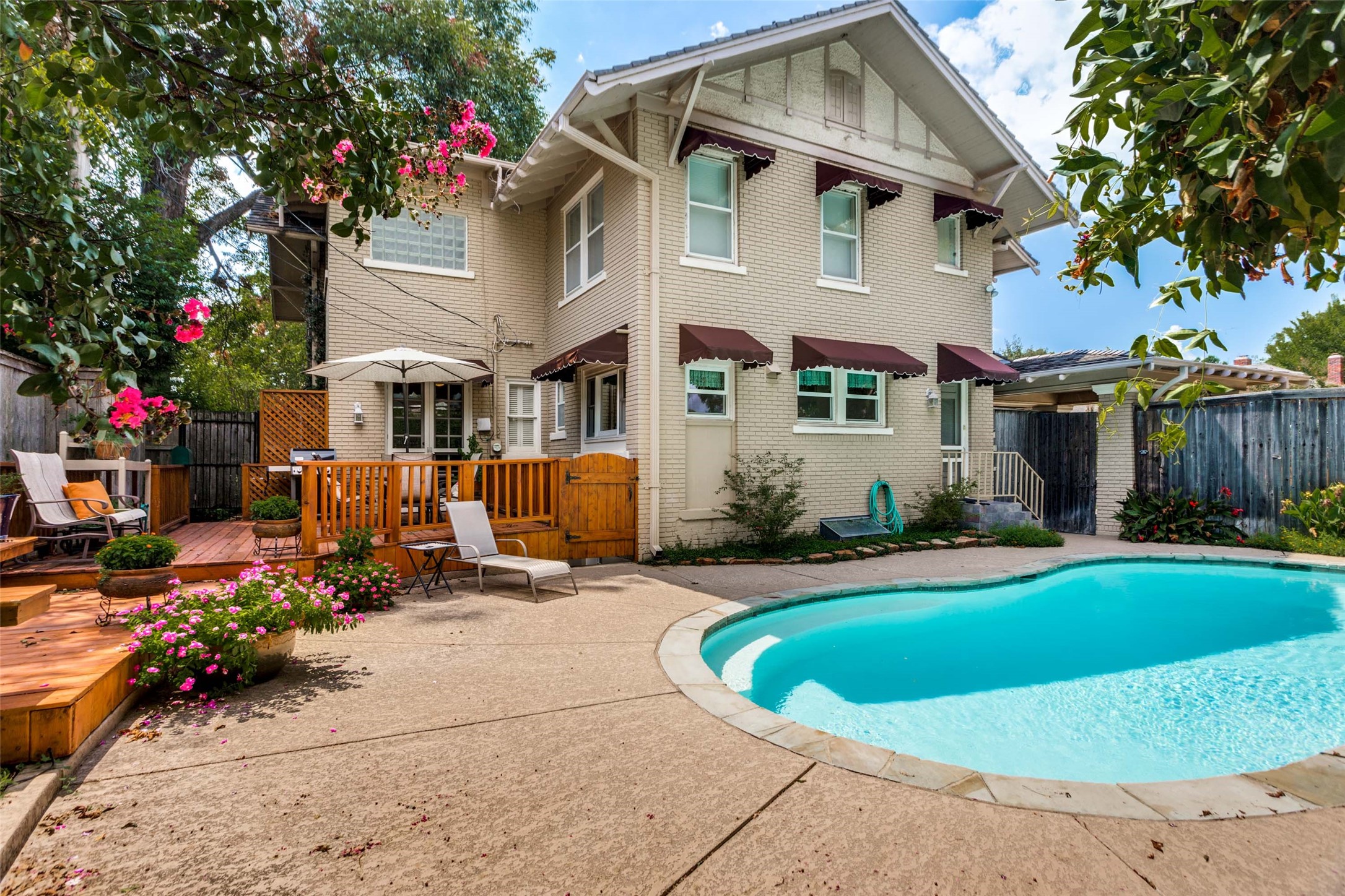 Fort Worth, Texas, 76110, United States, 4 Bedrooms Bedrooms, ,3 BathroomsBathrooms,Residential,For Sale,1940133