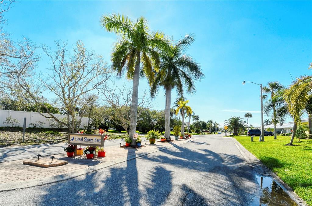 Bradenton, Florida, 34210, United States, 3 Bedrooms Bedrooms, ,2 BathroomsBathrooms,Residential,For Sale,1957049