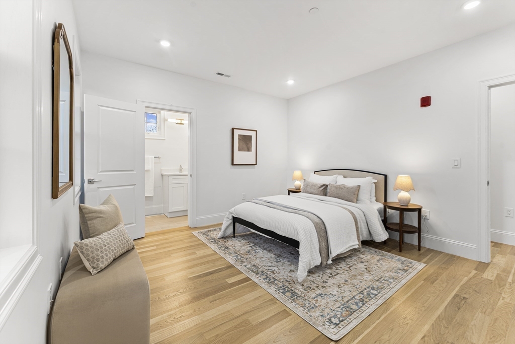 Marlborough, Massachusetts, 01752, United States, 2 Bedrooms Bedrooms, ,3 BathroomsBathrooms,Residential,For Sale,1997186