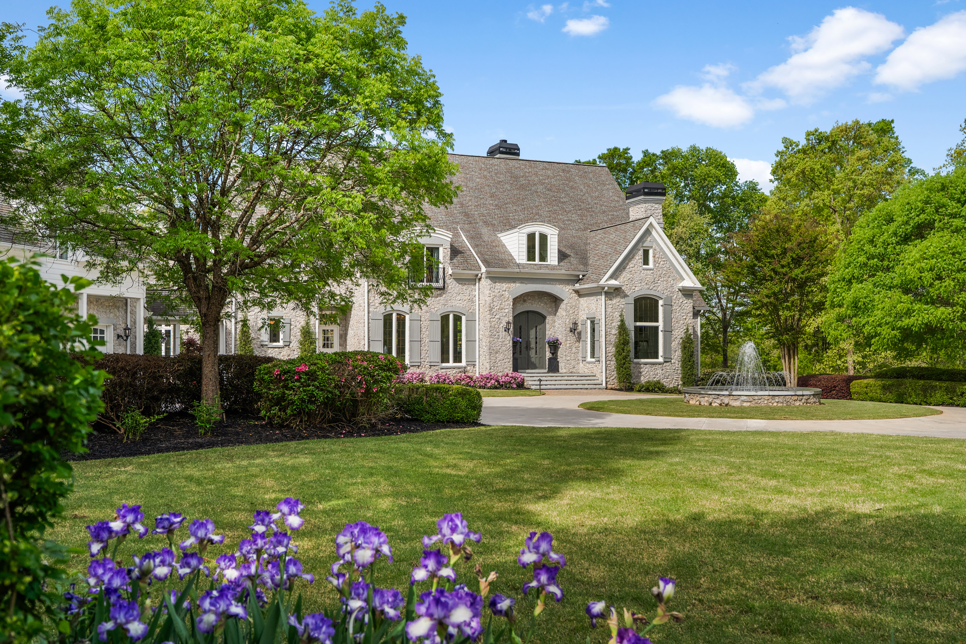  Experience Elevated Living in this Exceptional Estate-Style Residence - 物件實景