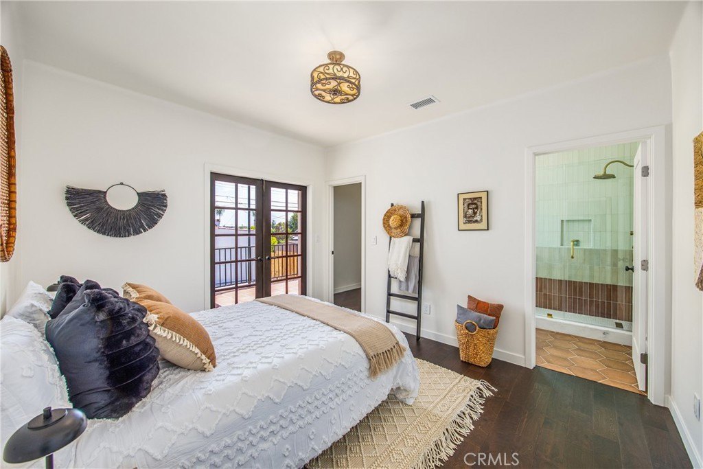 Los Angeles, California, 90043, United States, 3 Bedrooms Bedrooms, ,2 BathroomsBathrooms,Residential,For Sale,1933767