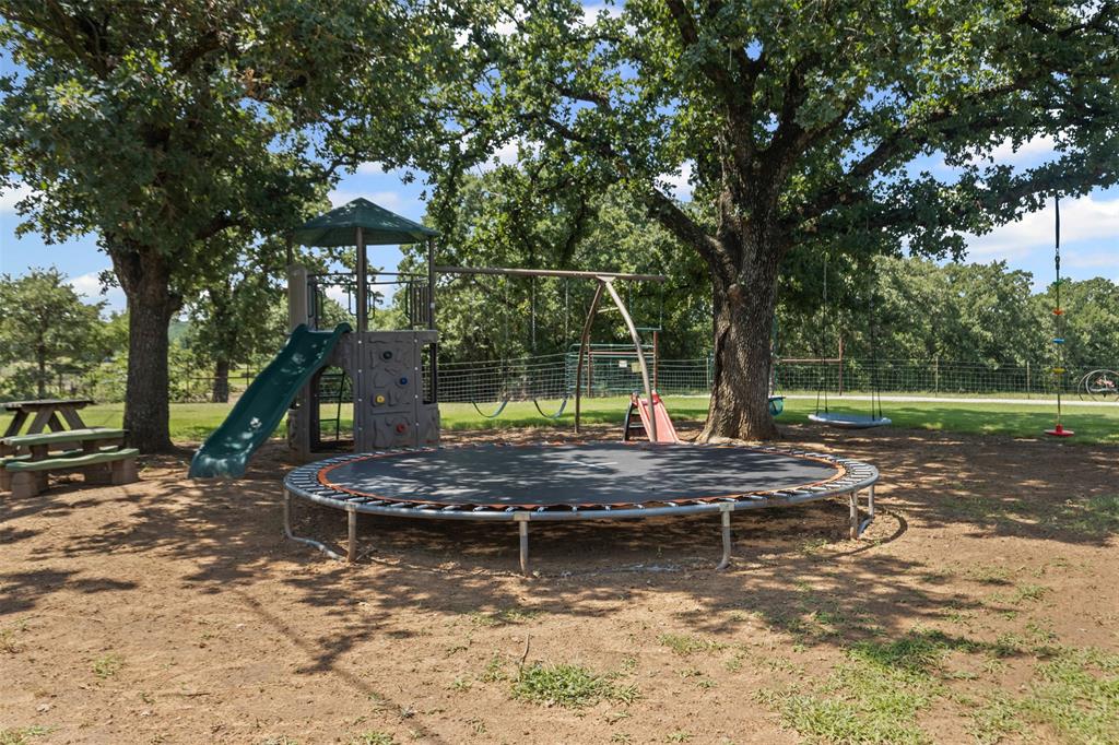 Covington, Texas, 76636, United States, 4 Bedrooms Bedrooms, ,2 BathroomsBathrooms,Residential,For Sale,1847211