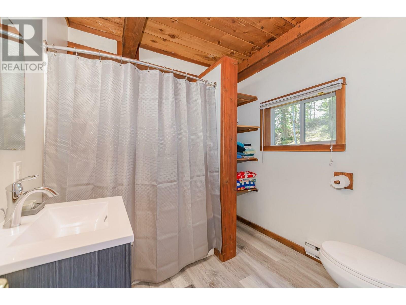 REVELSTOKE, British Columbia, V0E 2S0, CA, 4 Bedrooms Bedrooms, ,2 BathroomsBathrooms,Residential,For Sale,1838033