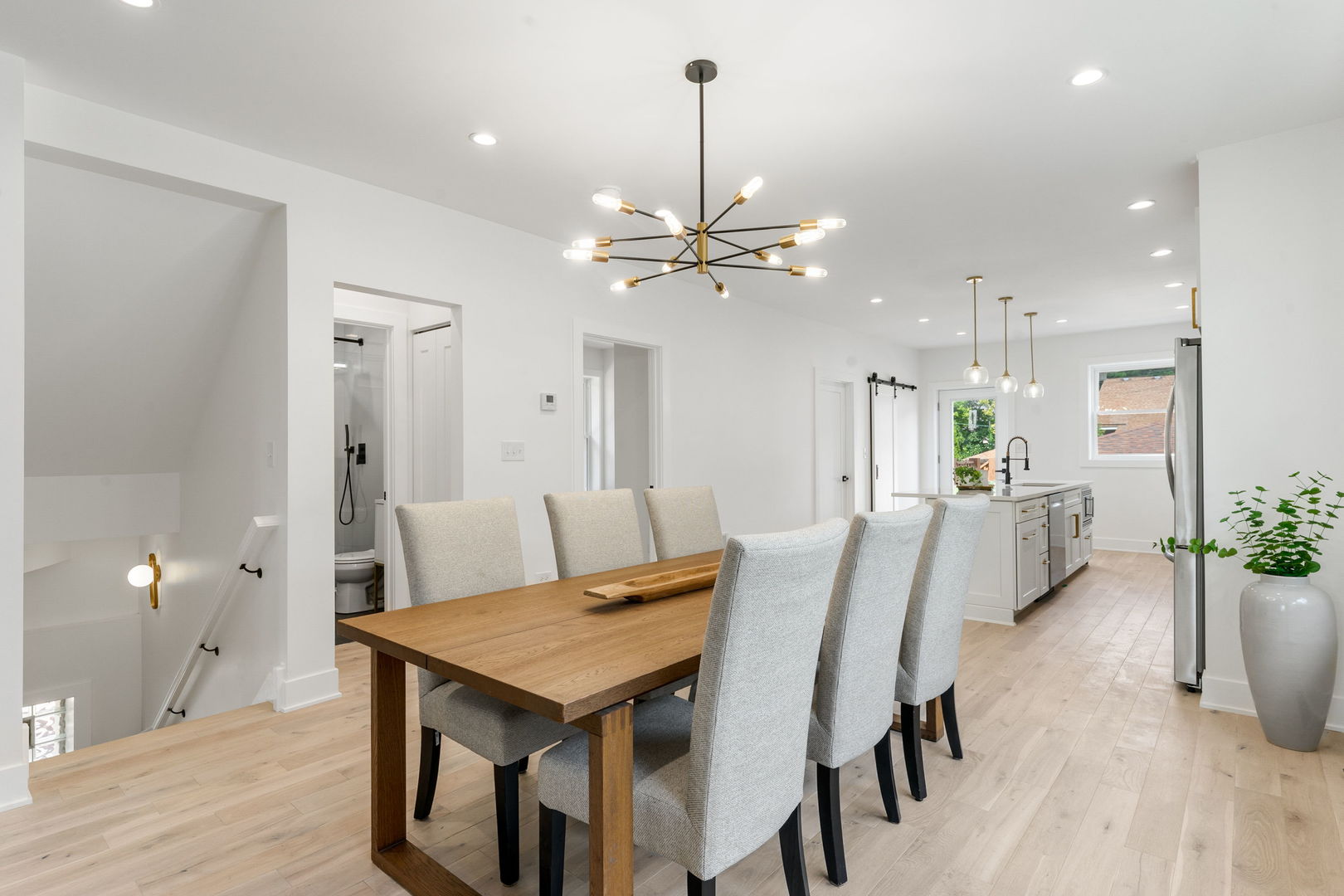 Chicago, Illinois, 60630, United States, 5 Bedrooms Bedrooms, ,3 BathroomsBathrooms,Residential,For Sale,1941077