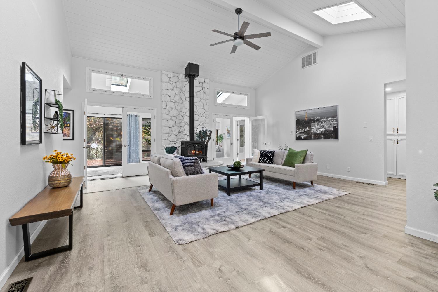 Grass Valley, California, 95949, United States, 3 Bedrooms Bedrooms, ,3 BathroomsBathrooms,Residential,For Sale,1992571