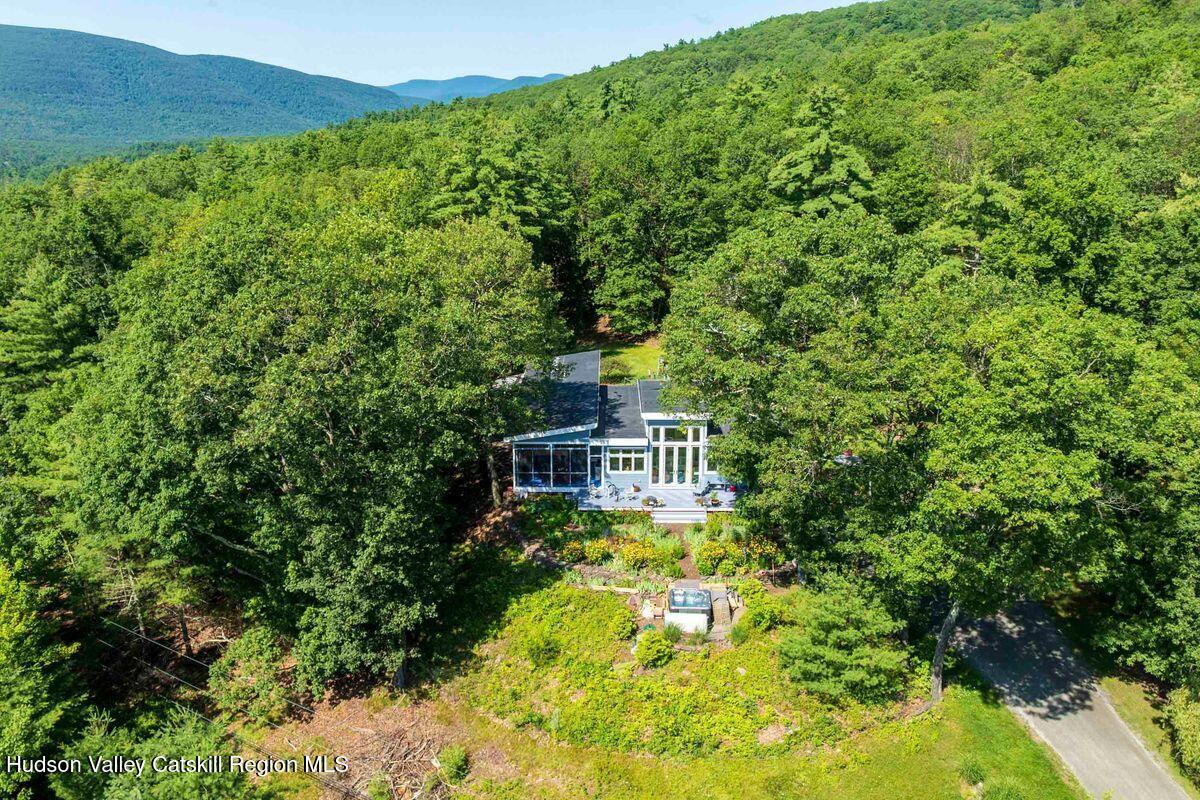 Bearsville, New York, 12409, United States, 3 Bedrooms Bedrooms, ,3 BathroomsBathrooms,Residential,For Sale,1901832
