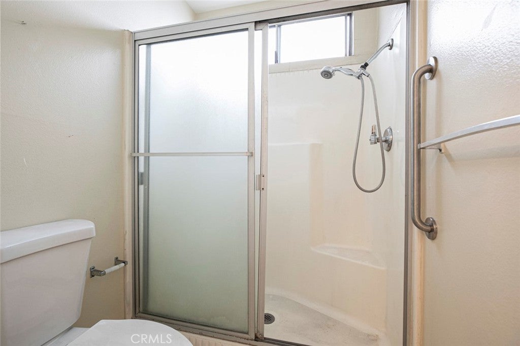 Glendale, California, 91202, United States, 2 Bedrooms Bedrooms, ,1 BathroomBathrooms,Residential,For Sale,1988969