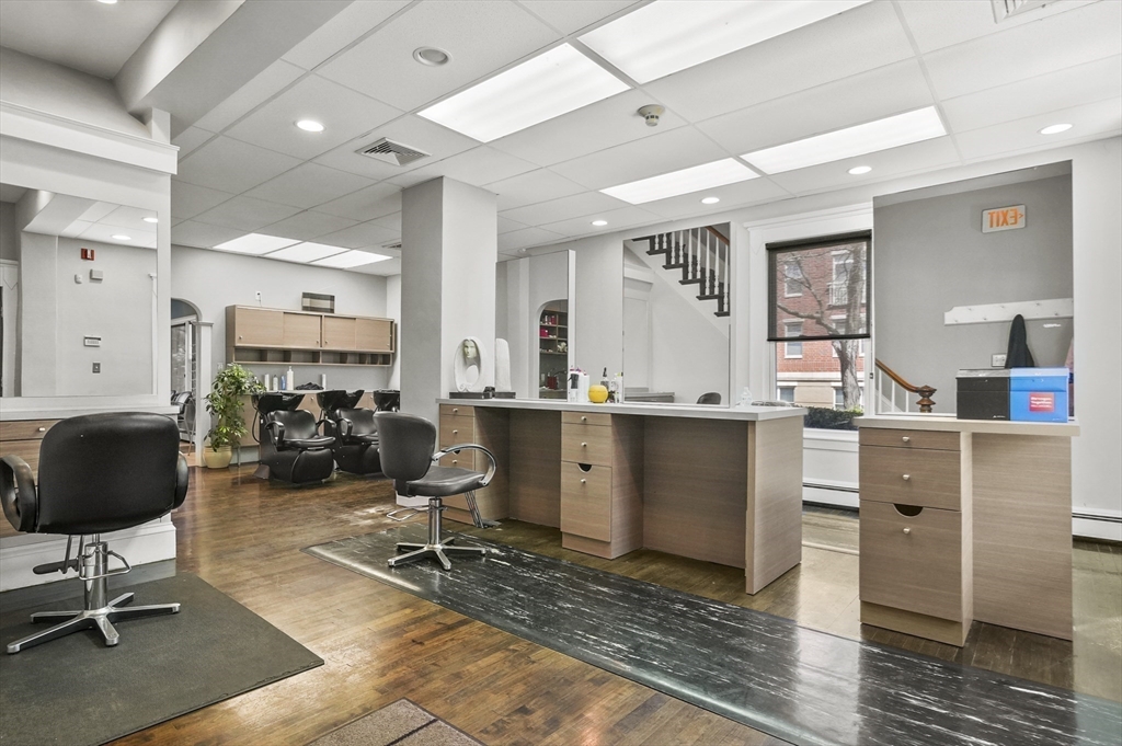 Waltham, Massachusetts, 02453, United States, 10 Bedrooms Bedrooms, ,5 BathroomsBathrooms,Residential,For Sale,1986333