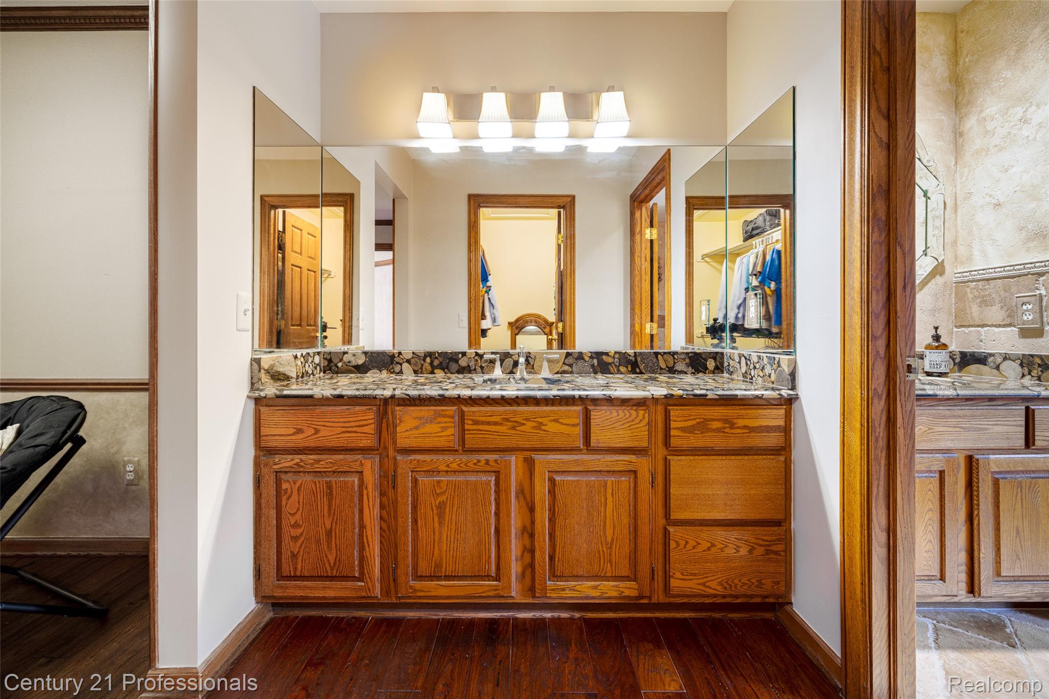 Rochester, Michigan, 48306, United States, 4 Bedrooms Bedrooms, ,3 BathroomsBathrooms,Residential,For Sale,1980039