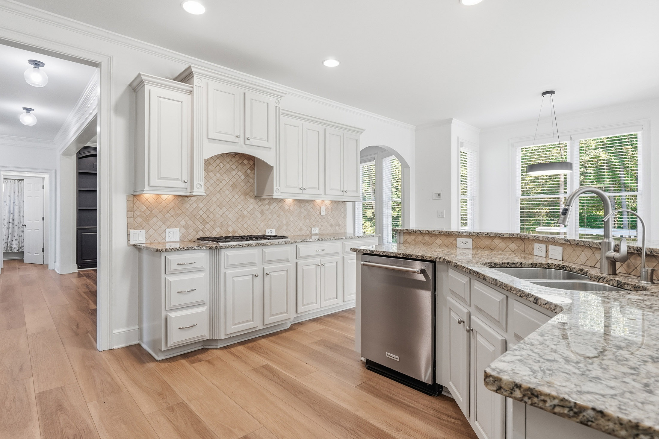  Beautifully Appointed Home in Sought-After Woodmont - 物件實景
