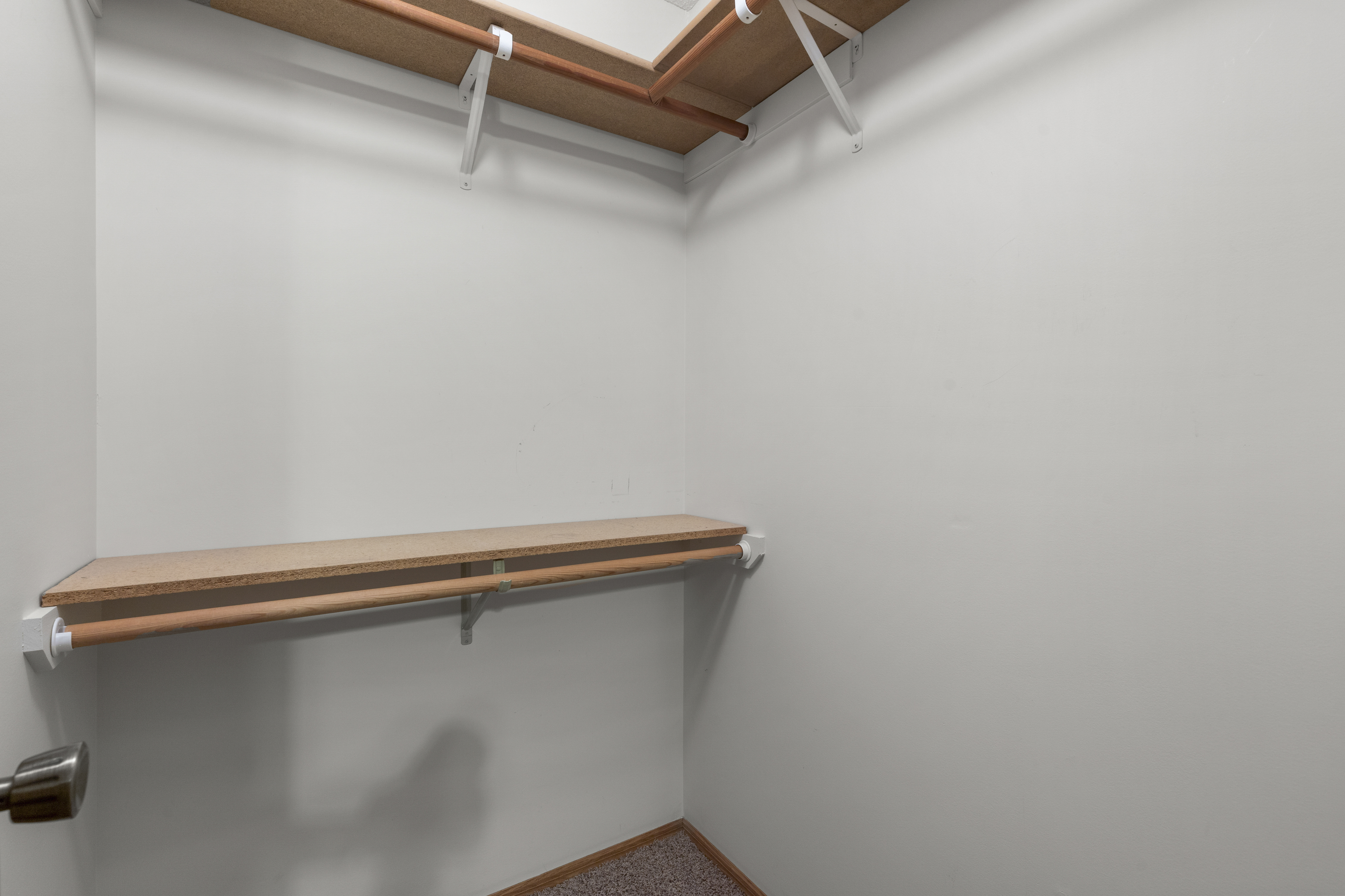  Inviting Champlin Living with Thoughtful Modern Updates - 物件實景