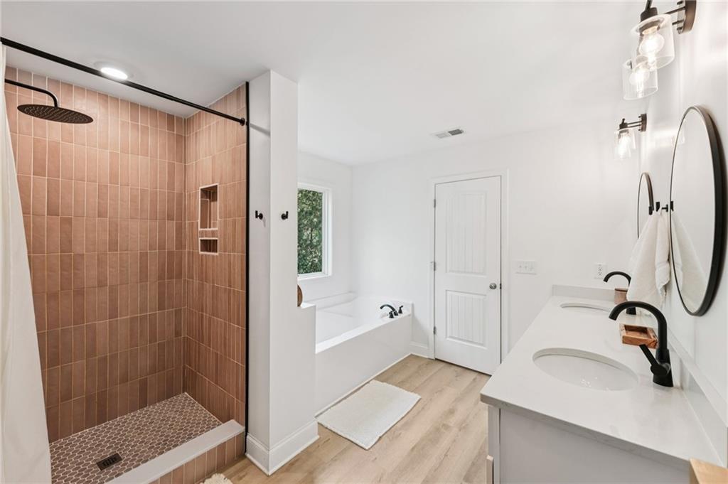 Canton, Georgia, 30114, United States, 6 Bedrooms Bedrooms, ,4 BathroomsBathrooms,Residential,For Sale,1978205