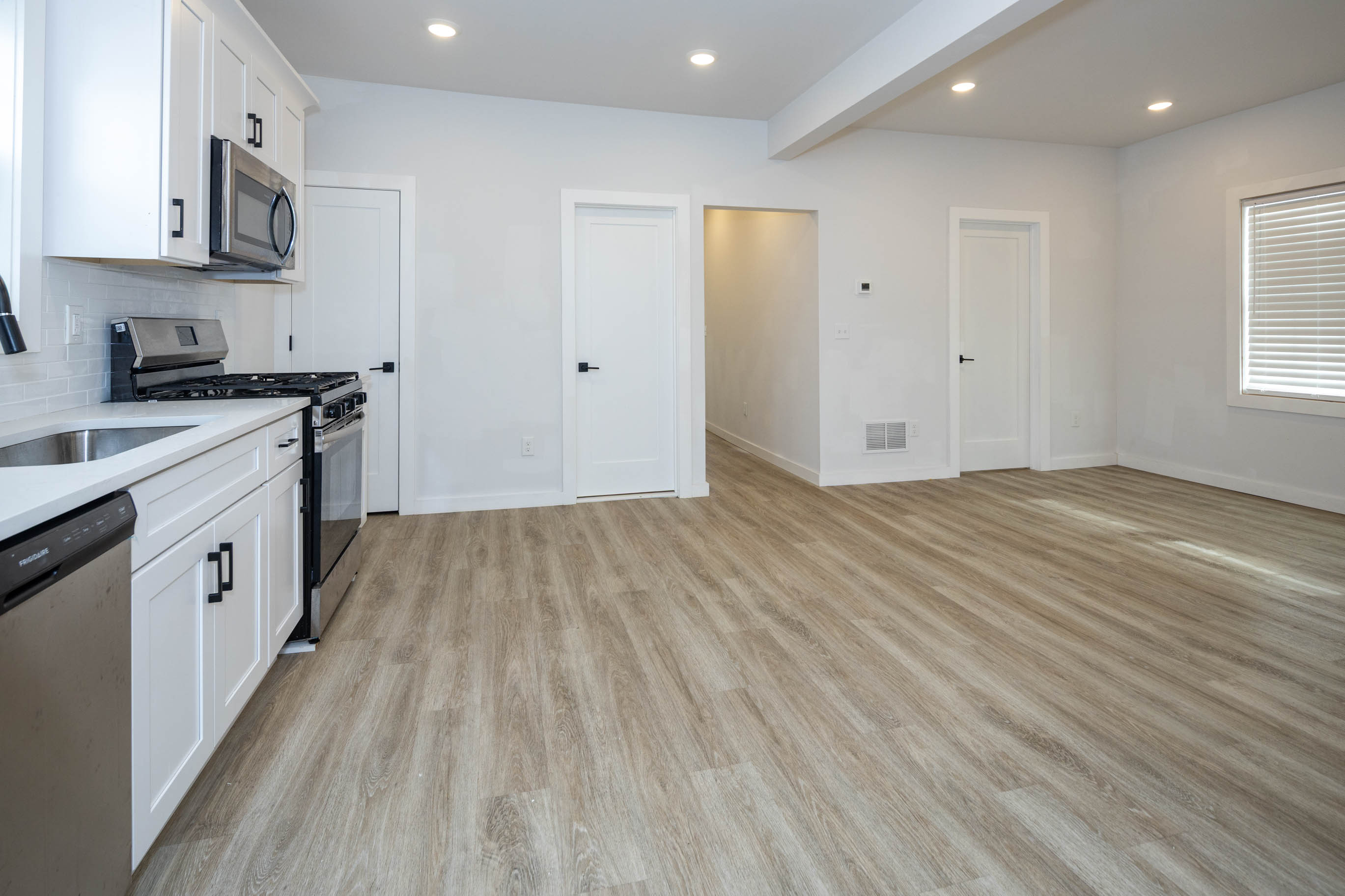 Fords, New Jersey, 08863, United States, 5 Bedrooms Bedrooms, ,2 BathroomsBathrooms,Residential,For Sale,2005682