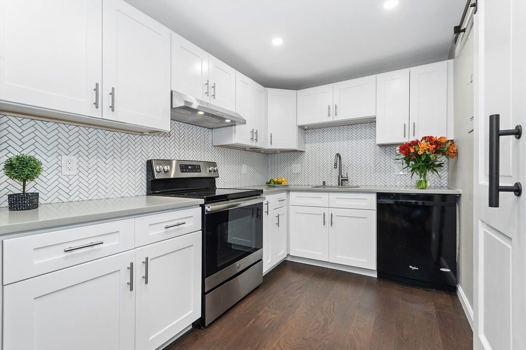 Medford, Massachusetts, 02155, United States, 2 Bedrooms Bedrooms, ,2 BathroomsBathrooms,Residential,For Sale,1939761