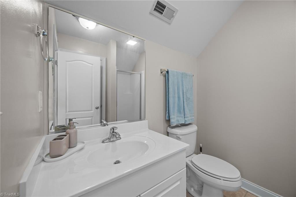 Kernersville, North Carolina, 27284, United States, 4 Bedrooms Bedrooms, ,3 BathroomsBathrooms,Residential,For Sale,1890239