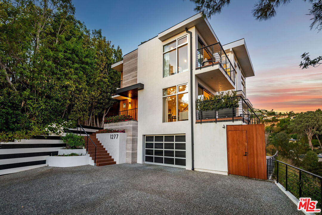 Los Angeles, California, 90069, United States, 4 Bedrooms Bedrooms, ,5 BathroomsBathrooms,Residential,For Sale,1759770