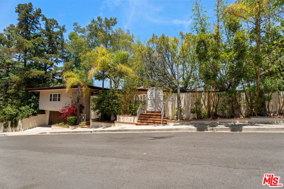 Los Angeles, California, 90077, United States, 4 Bedrooms Bedrooms, ,5 BathroomsBathrooms,Residential,For Sale,1862324