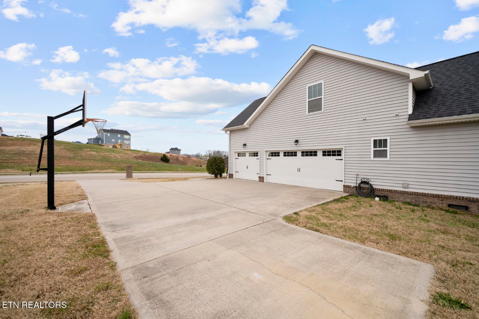 Oak Ridge, Tennessee, 37830, United States, 4 Bedrooms Bedrooms, ,3 BathroomsBathrooms,Residential,For Sale,2003025