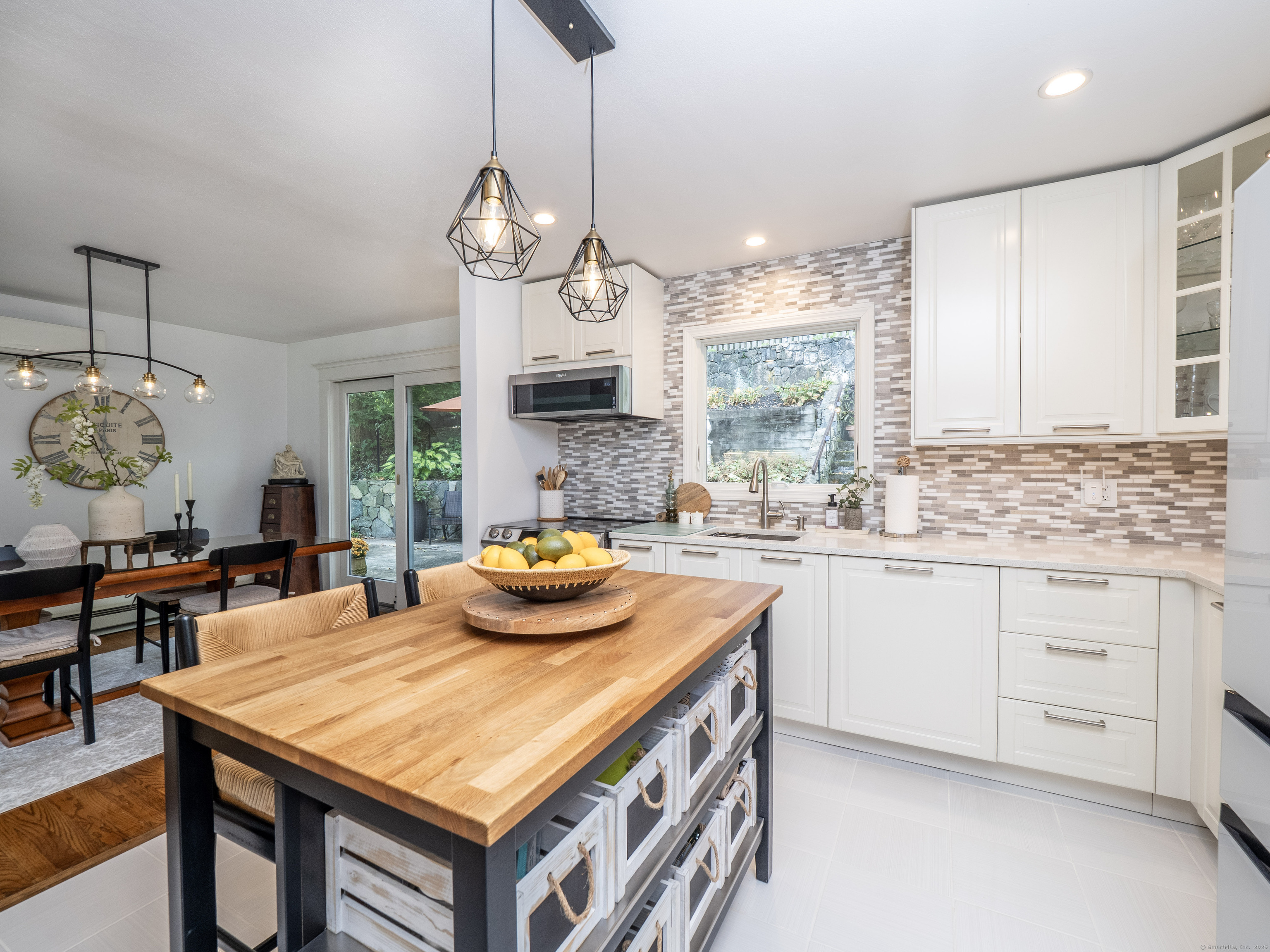 Ridgefield, Connecticut, 06877, United States, 3 Bedrooms Bedrooms, ,3 BathroomsBathrooms,Residential,For Sale,1950980