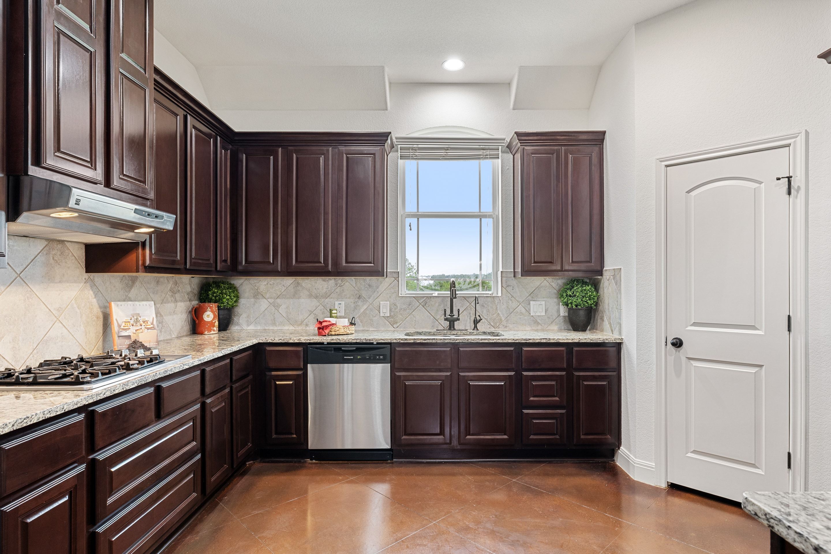  Beautiful Dripping Springs 1-Story on 2 Level Acres with Barn in Chama Trace - 物件實景