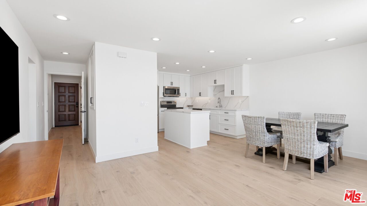 Malibu, California, 90265, United States, 2 Bedrooms Bedrooms, ,2 BathroomsBathrooms,Residential,For Sale,1896546