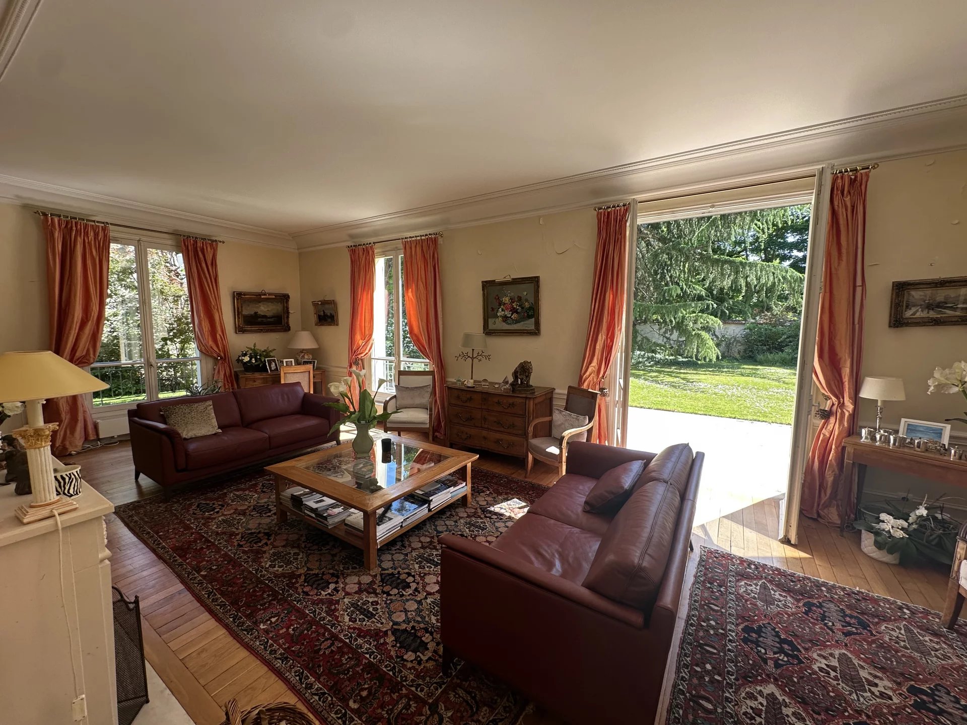 Le Vésinet, Île-de-France, 78110, FR, 5 Bedrooms Bedrooms, ,Residential,For Sale,1994336