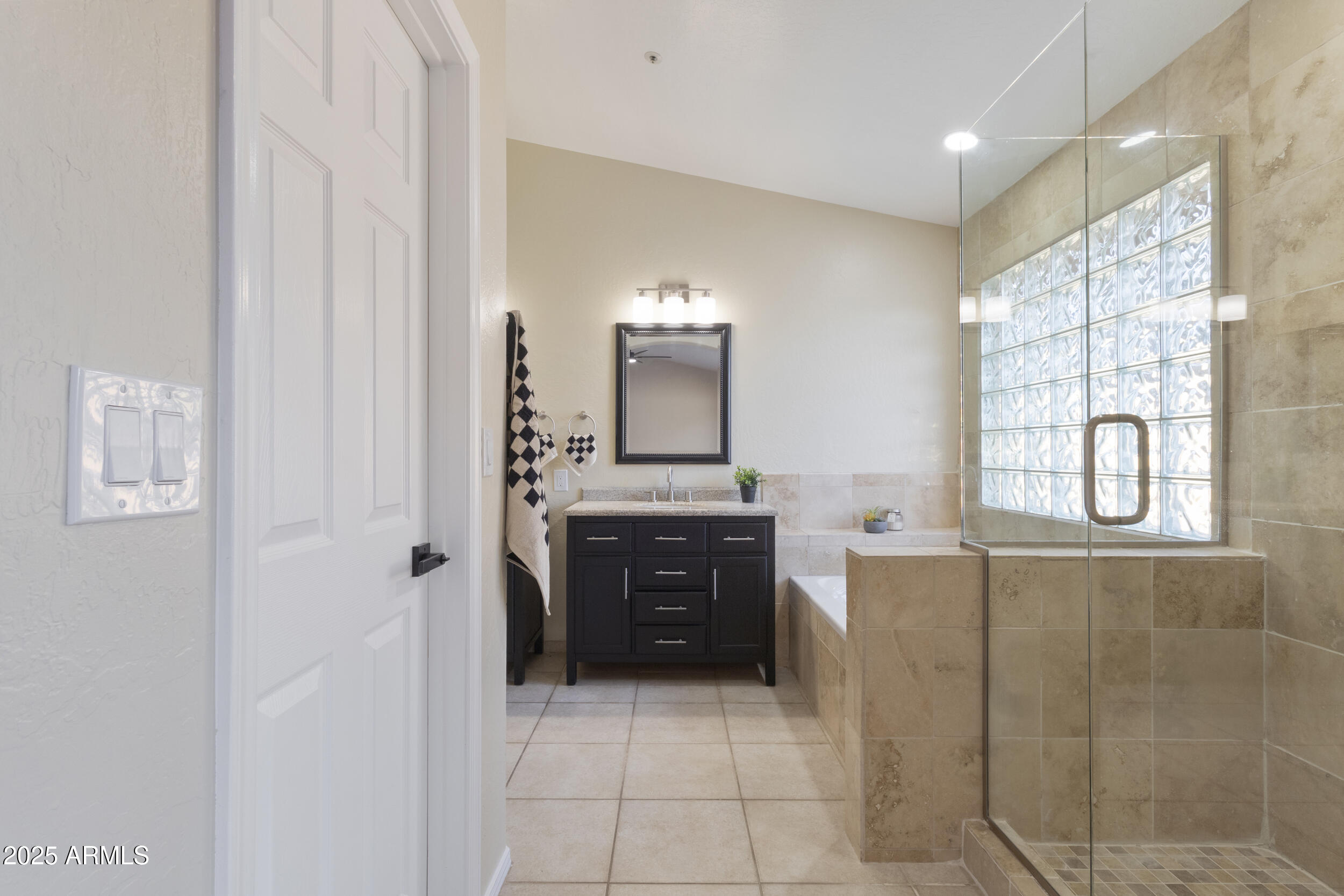 Scottsdale, Arizona, 85260, United States, 4 Bedrooms Bedrooms, ,2 BathroomsBathrooms,Residential,For Sale,1990933