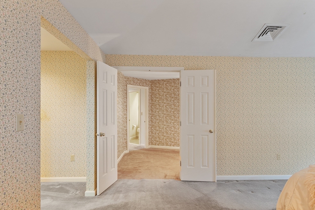 Worcester, Massachusetts, 01609, United States, 3 Bedrooms Bedrooms, ,4 BathroomsBathrooms,Residential,For Sale,1987815