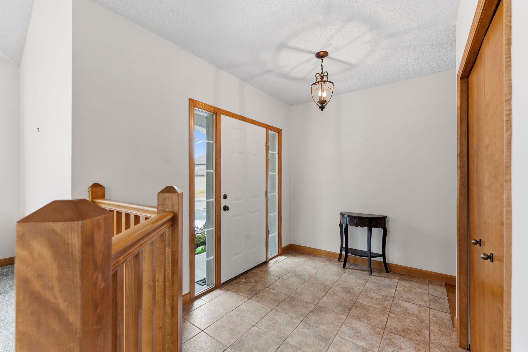  Updated Modified Two-Story on a Spacious Corner Lot - 物件實景