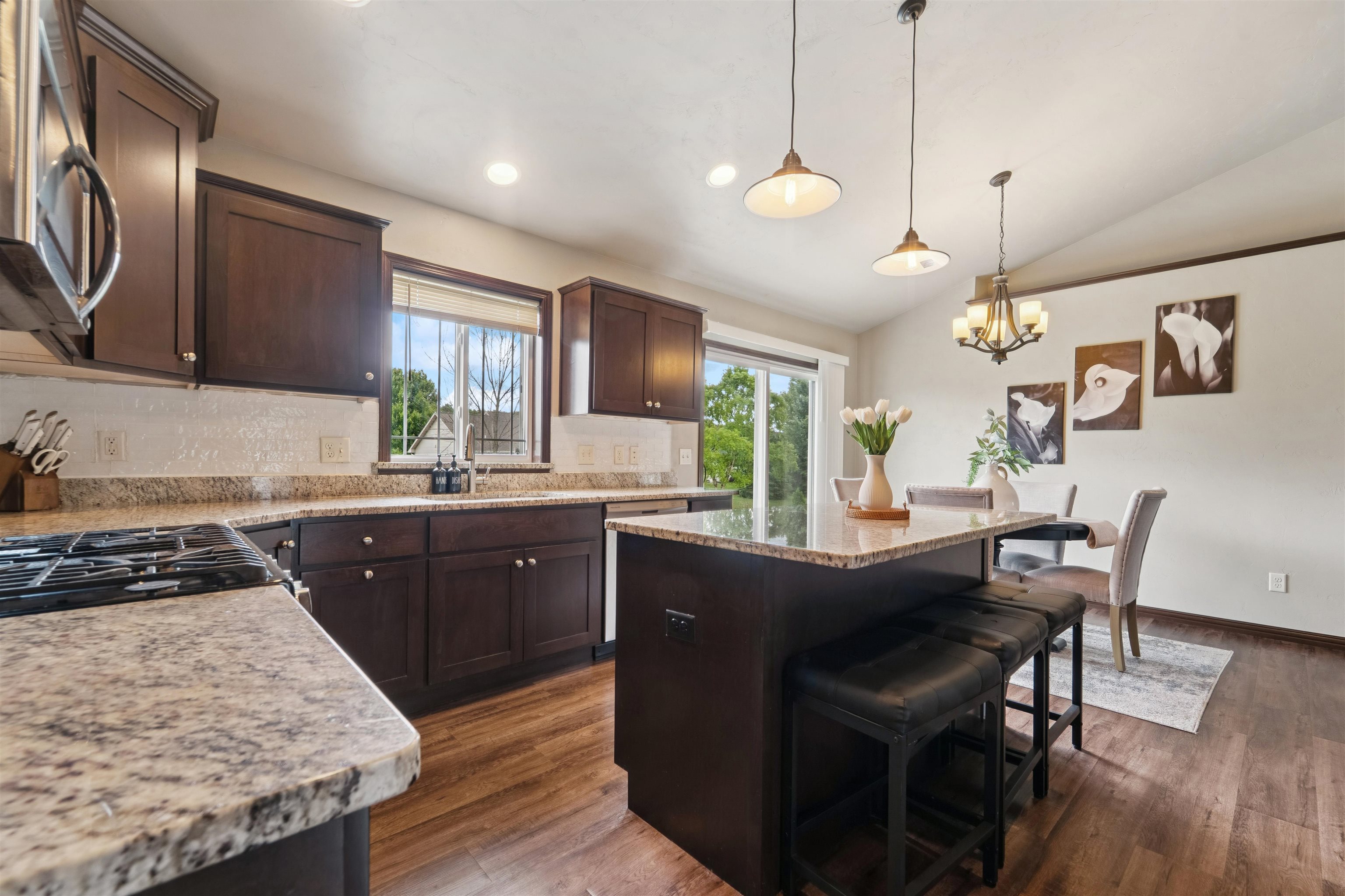 NEENAH, Wisconsin, 54956, United States, 4 Bedrooms Bedrooms, ,3 BathroomsBathrooms,Residential,For Sale,1988309